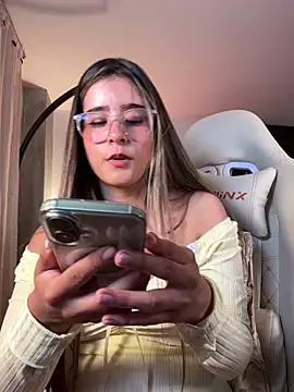 Stormiie777's Stripchat show and profile