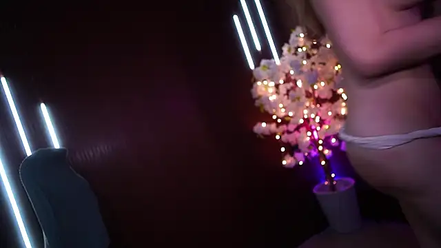 xxforyoureyesonlyxx webcam