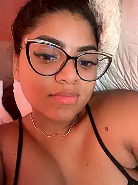 Carlymonroee_ webcam