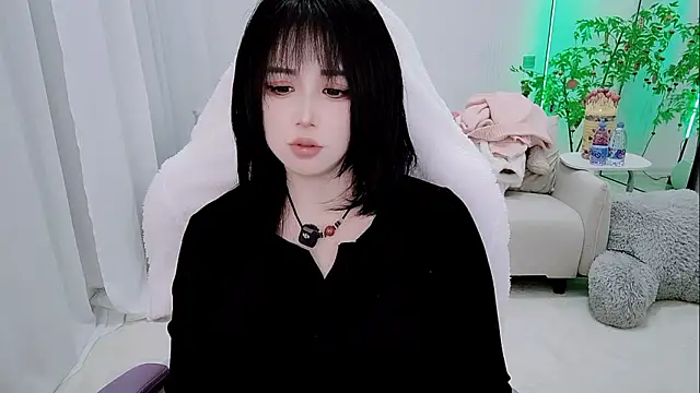 evangelin-e - Evangelin-e's free webcam - UK Sex Cams