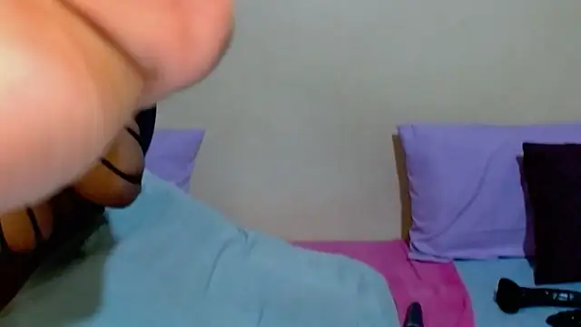 diamondluv29 - DiamondLuv29's free webcam - UK Sex Cams