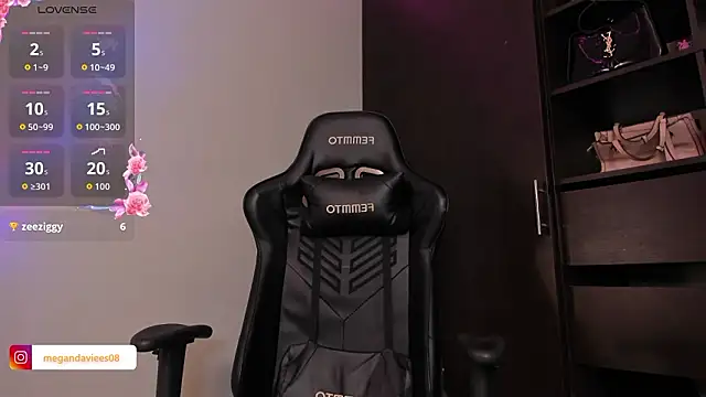 MeganDaviees from StripChat is Freechat