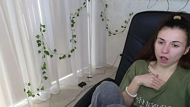 Live cam of Ulyanix from  | Watch me live!