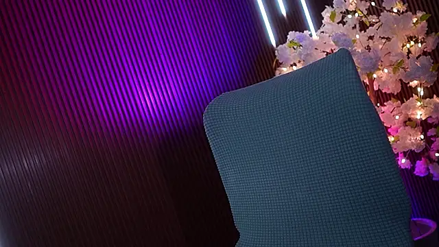 xxforyoureyesonlyxx webcam