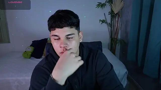 eithan_jonnes webcam