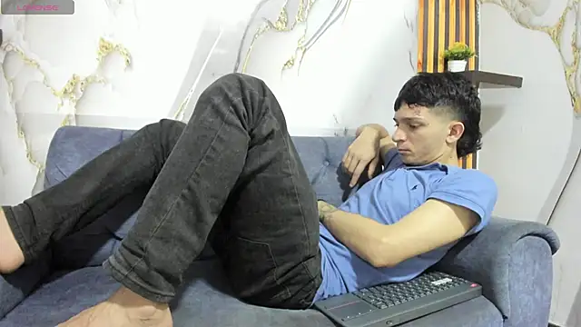 straight_guy22 - Straight_Guy22's free webcam - UK Sex Cams