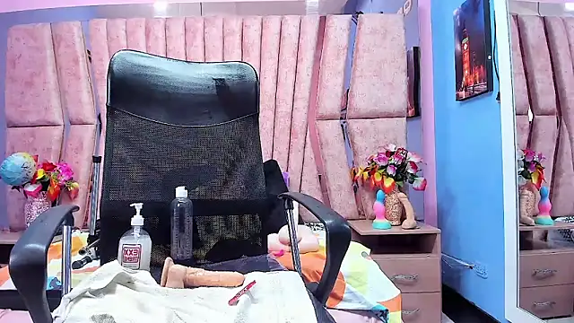 HornySkinny26 webcam