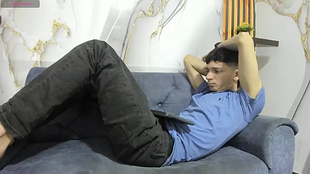 straight_guy22 - Straight_Guy22's free webcam - UK Sex Cams