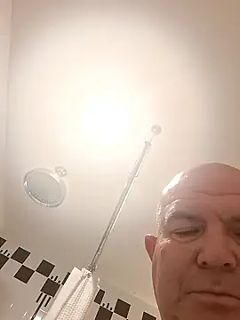 hesjustafriend (Ask my age) - 1,00051500