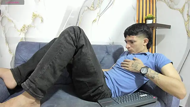 Straight_Guy22 webcam