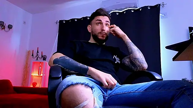 MightyAaron66 webcam