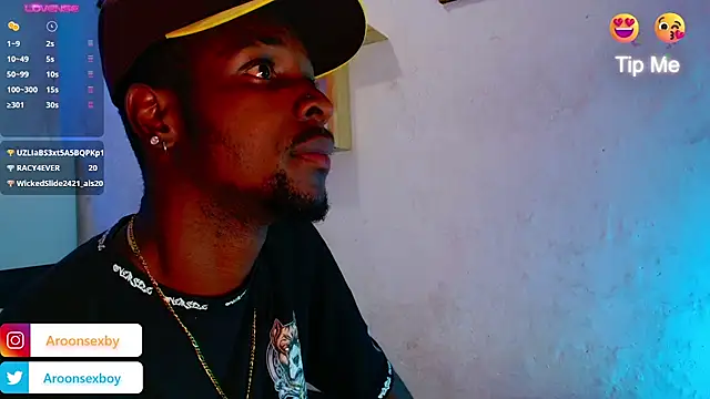 Aroonsexyboy webcam