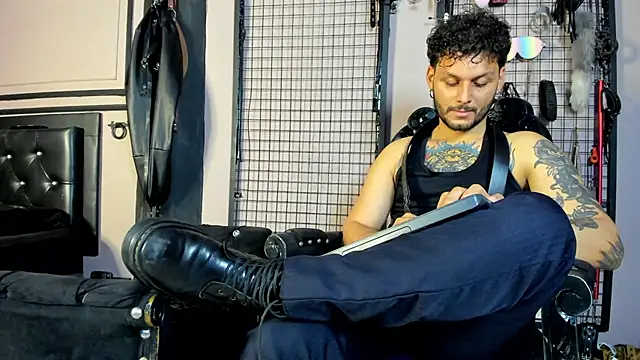 Twisted_Fantasy webcam