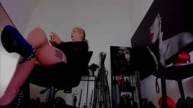 MistressDemi webcam
