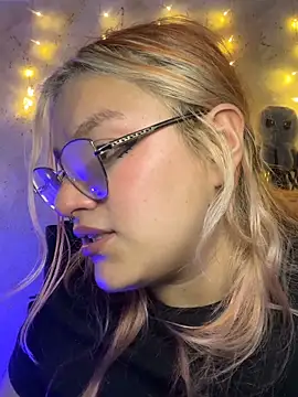 Sophia_Weest99 webcam