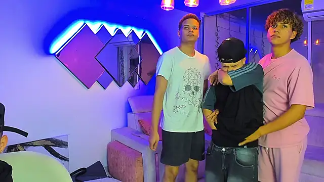 Houseofwarrios webcam