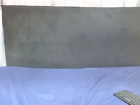 JuicyWetPussy19 webcam