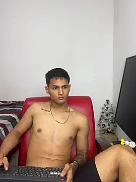 alex_mojica - Alex_mojica's free webcam - UK Sex Cams