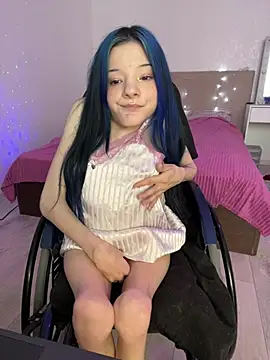 MiniSophiaa from StripChat is Freechat