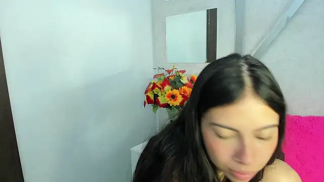 Alana_Hotterr webcam