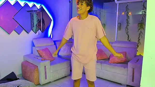 Houseofwarrios webcam