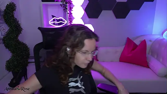 AnnikaRose webcam