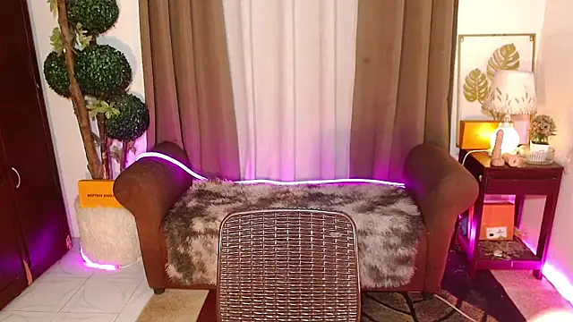 MouthWatering_Ayesha webcam