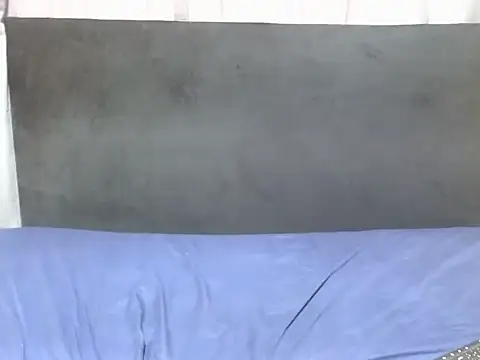 JuicyWetPussy19 webcam