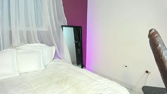 Nicole_Brown1126 from StripChat is Freechat