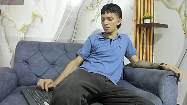 Straight_Guy22 webcam