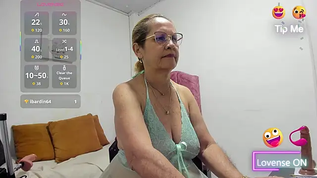 esmeraldaladys — masturbacion con dildo