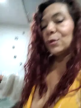 Scarlet_curly8a webcam