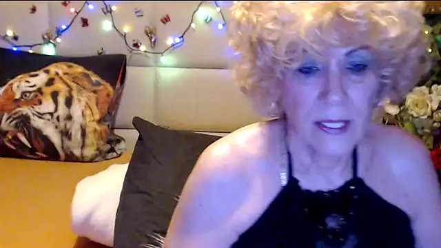 HappyWomanOn webcam