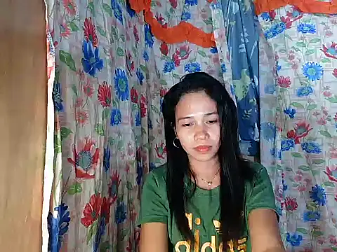 PinaySkinnyGirl webcam