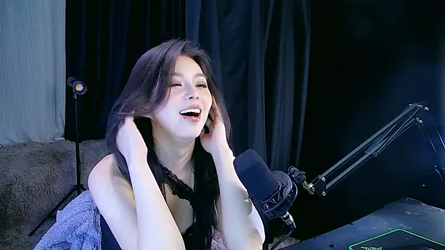 美女yoyo-o88在线直播