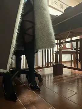 美女petoys在线直播