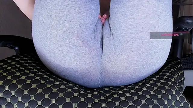 Cameltoe_squirt_inPants webcam