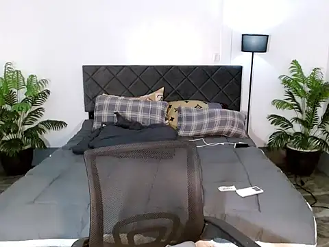 Nikki_Karishma webcam