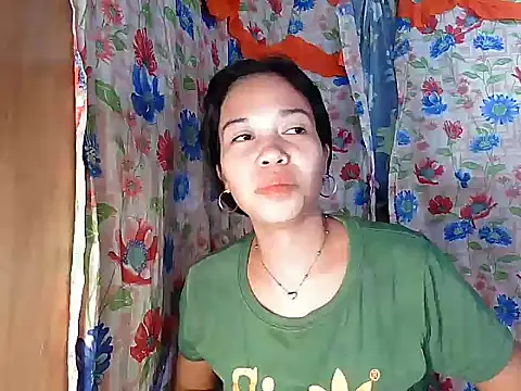 PinaySkinnyGirl webcam