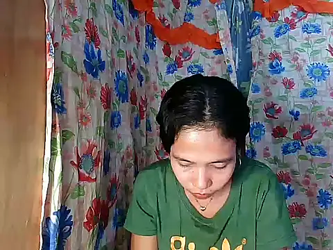 PinaySkinnyGirl webcam