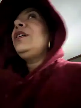 Scarlet_curly8a webcam