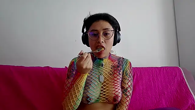 Juliexxxxtasy webcam
