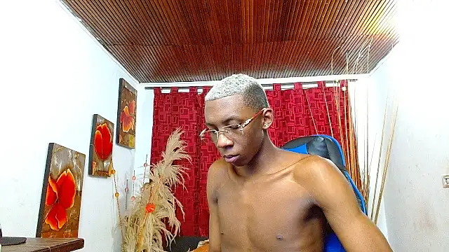 miilo18 - Miilo18's free webcam