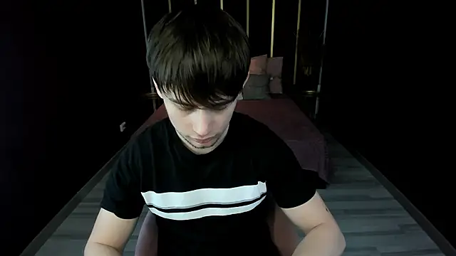 alejandroellias (M twink) - naked squats 20 times