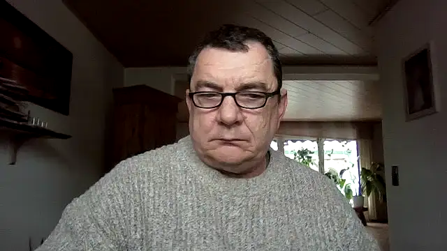 nobbie444 (M mature) - I shave my balls and cock