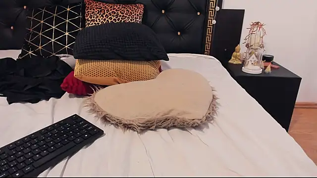 PreciousAillyn webcam