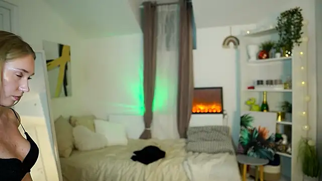 MilaBunny2000 webcam