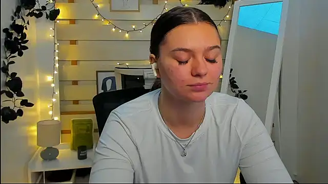 Live webcam thumbnail of Josephine_Kiss from . Watch my show!