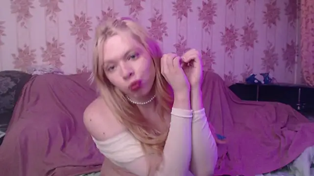 Cutie_Bambi webcam