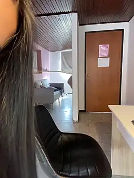 LunaMoore_Pink webcam